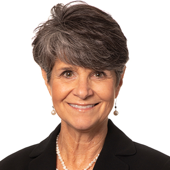 Photo portrait of Michelle McMillan