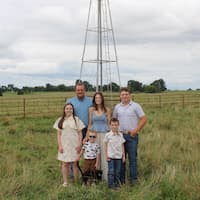 Photo of Angela Arnold and family