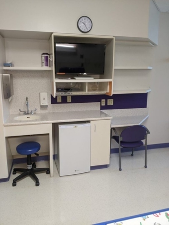 photo of the tv available in the room where infusions are given