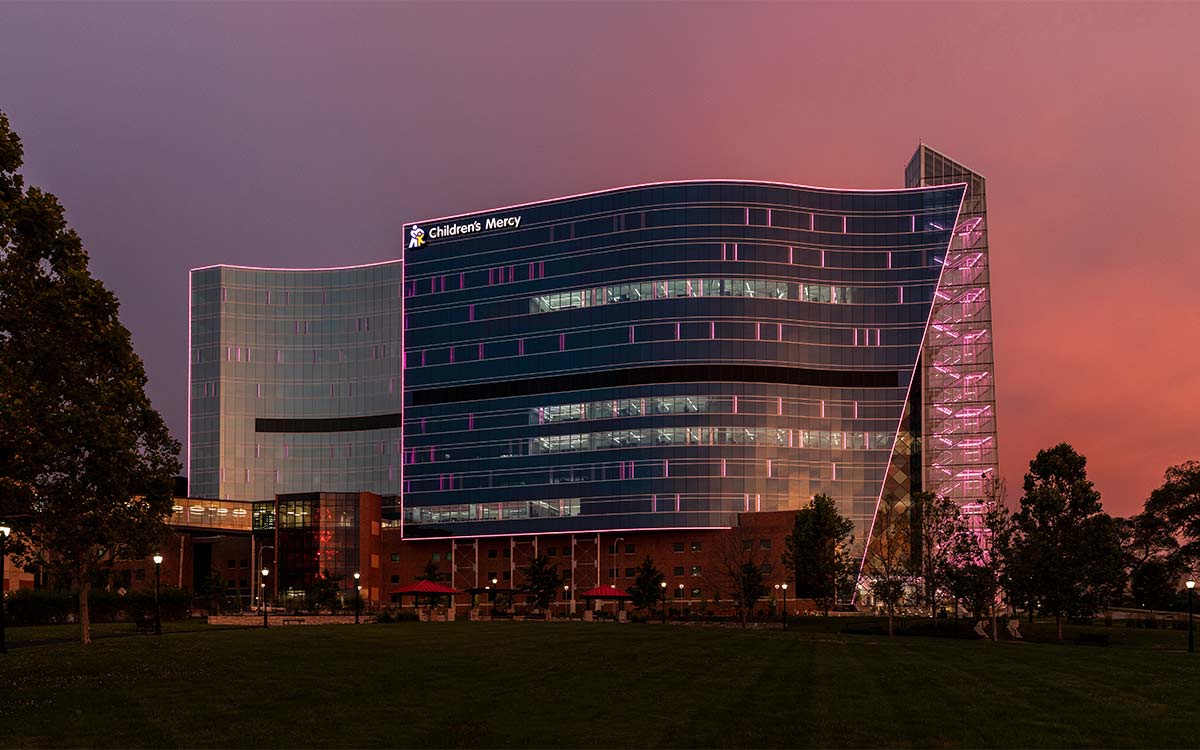 A photo of the outside of the CMRI building taken at dusk as the sun sets in various shades of pink.